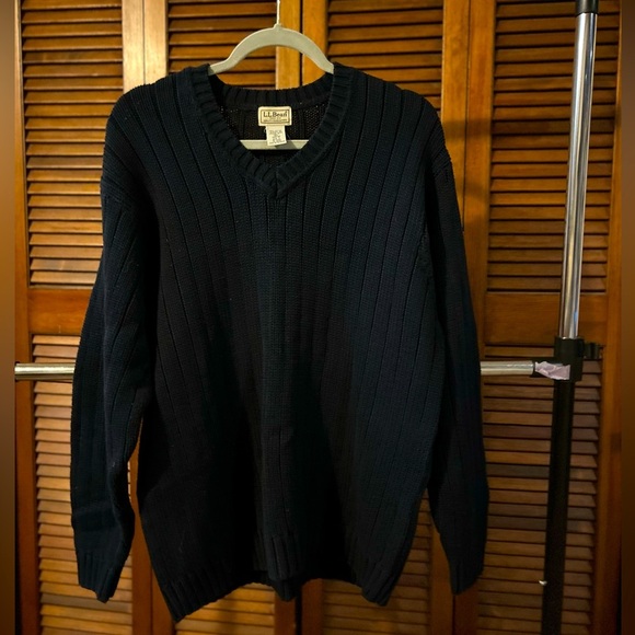 Vintage LL Bean size L means v neck navy blue sweater - Picture 1 of 6
